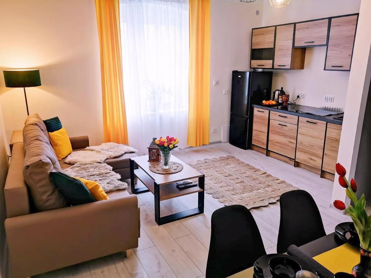 レシナApartament Celebrityアパートメント エクステリア 写真